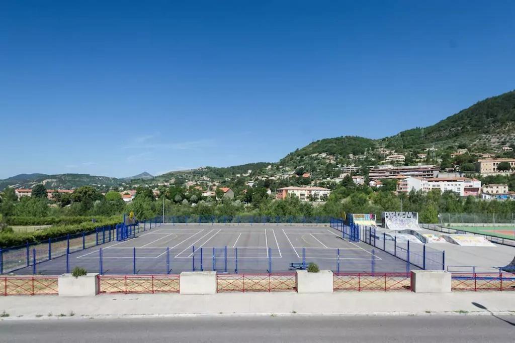 דינייה-לה-בן Alexandra Apartments מראה חיצוני תמונה